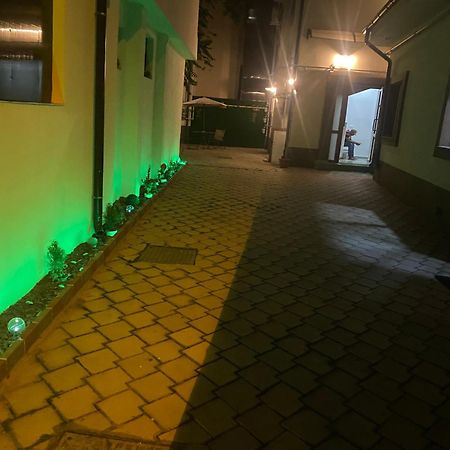 Cazan House Hostel Bukares Bagian luar foto