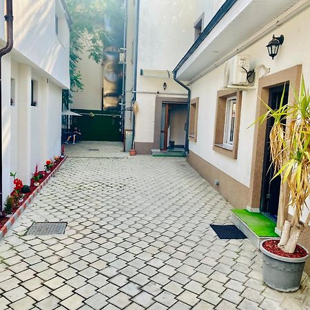Cazan House Hostel Bukares Bagian luar foto