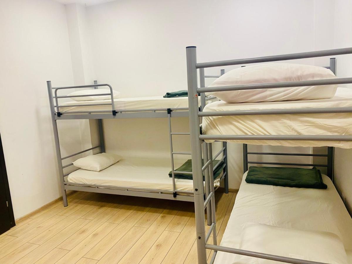 Cazan House Hostel Bukares Bagian luar foto