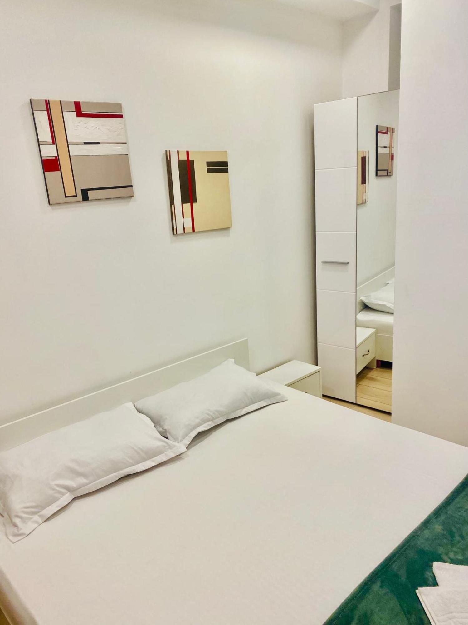 Cazan House Hostel Bukares Bagian luar foto