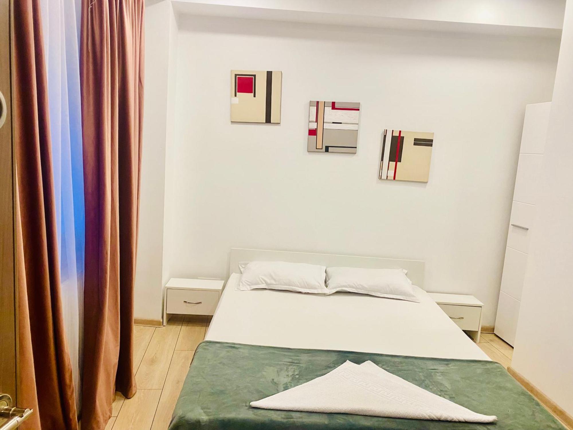 Cazan House Hostel Bukares Bagian luar foto