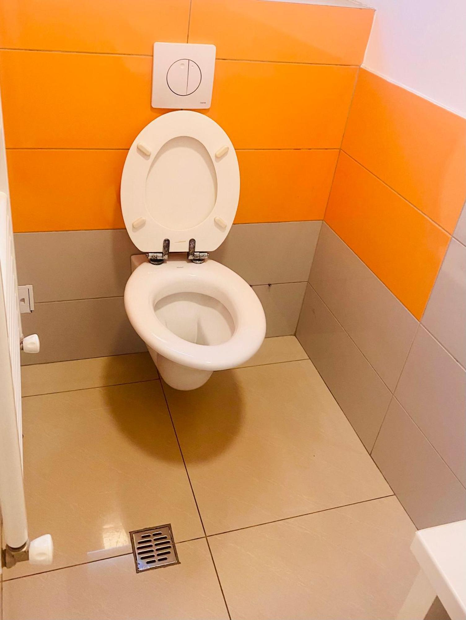 Cazan House Hostel Bukares Bagian luar foto