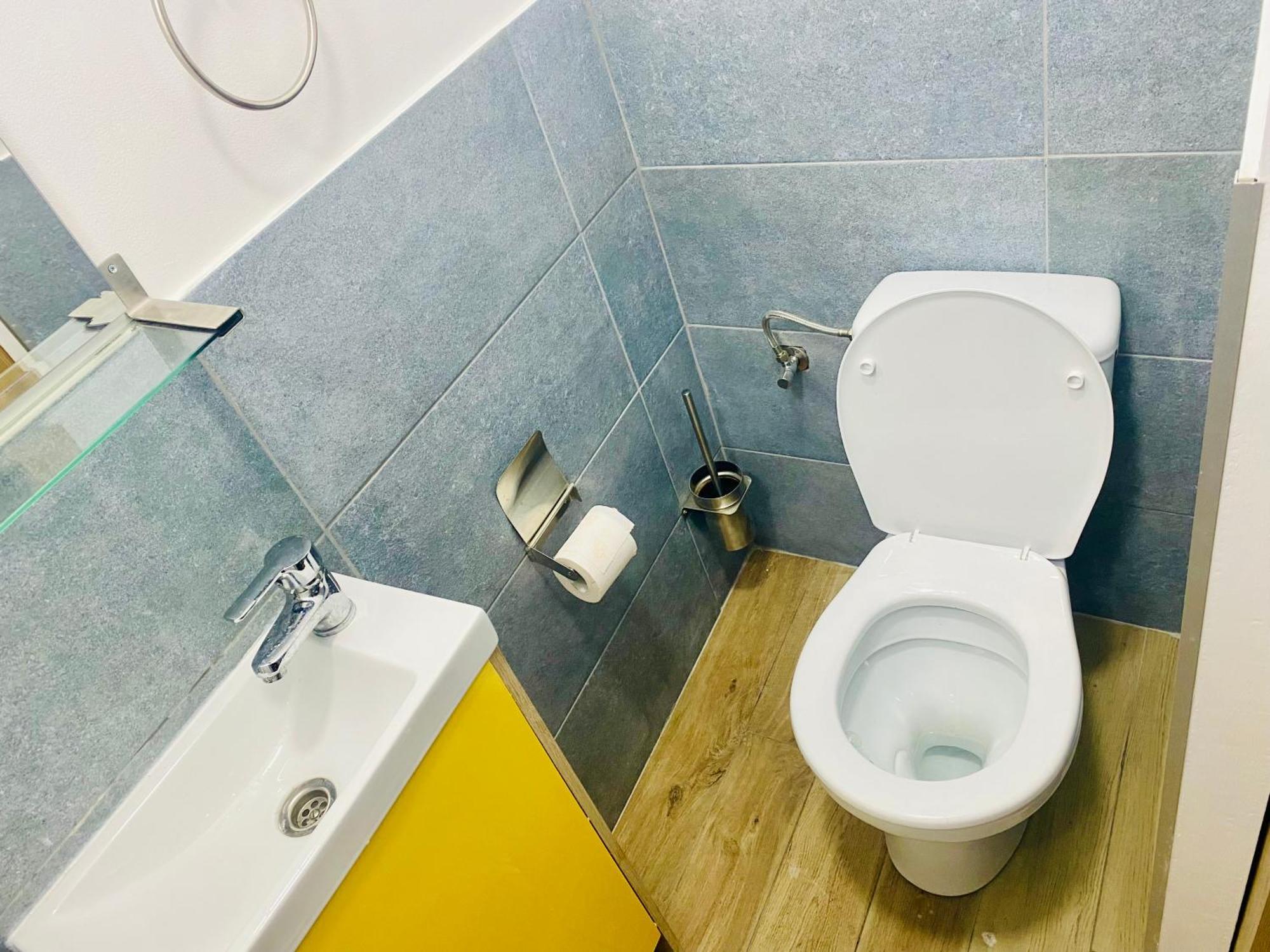 Cazan House Hostel Bukares Bagian luar foto