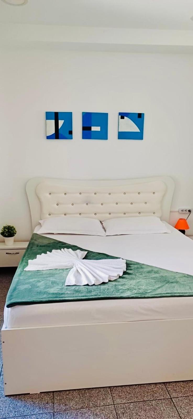 Cazan House Hostel Bukares Bagian luar foto