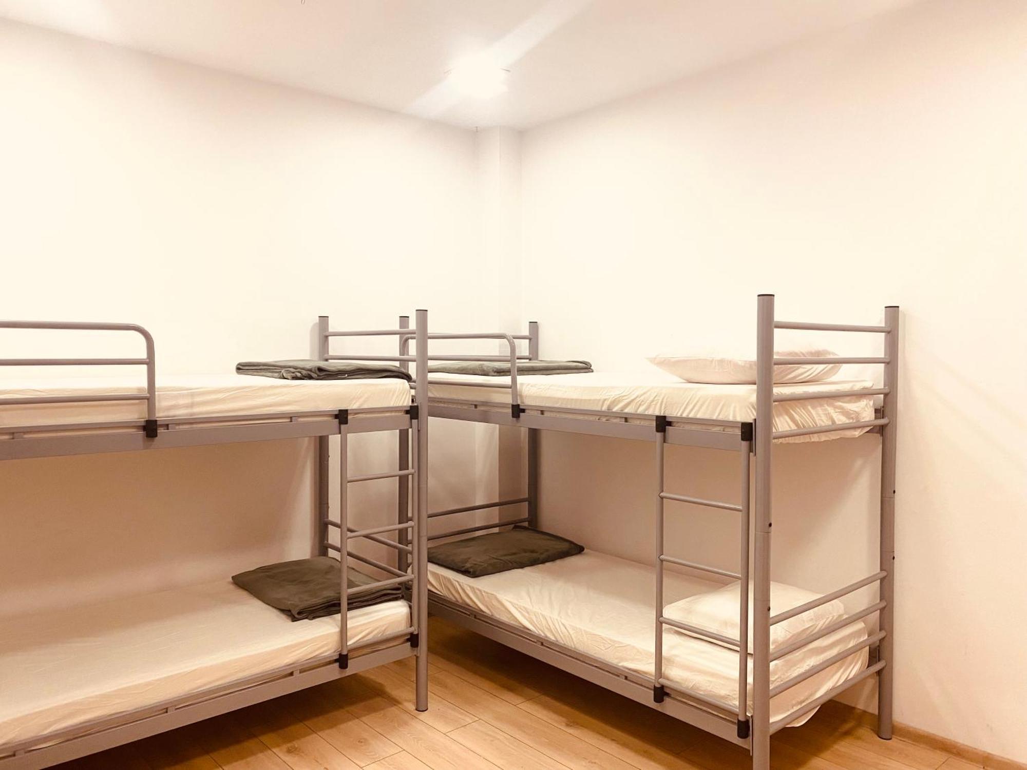 Cazan House Hostel Bukares Bagian luar foto