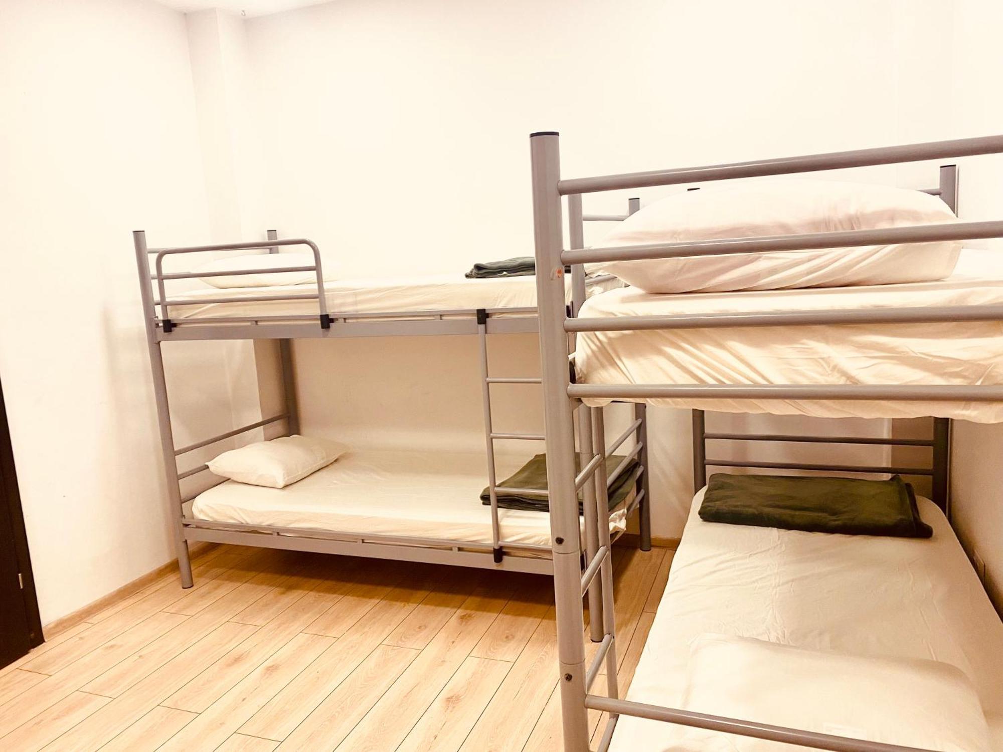 Cazan House Hostel Bukares Bagian luar foto